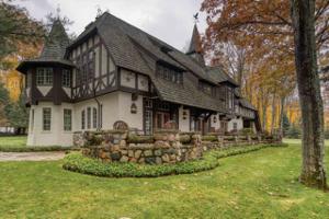 3425 N Lakeshore Drive