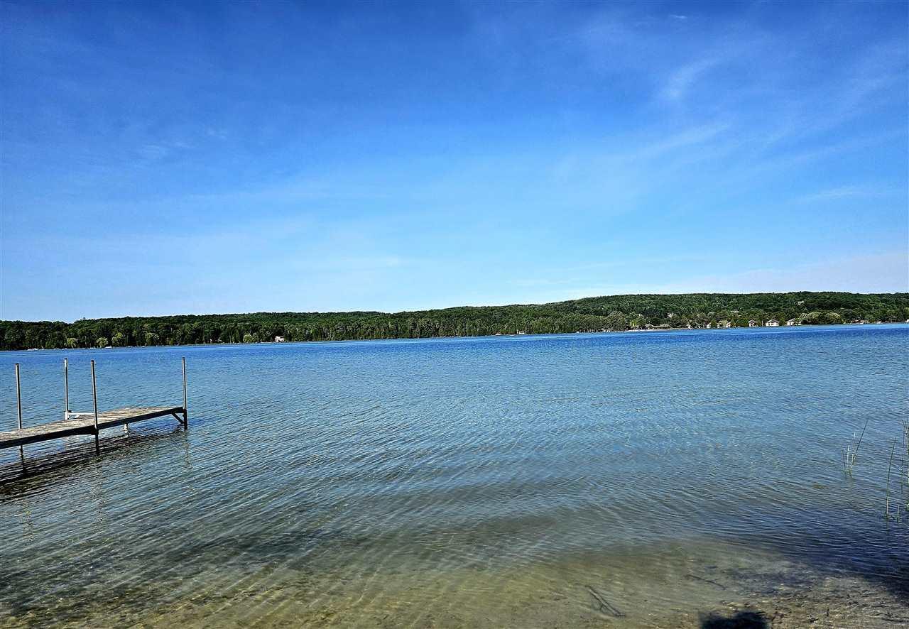 Image 2: Deer Lake