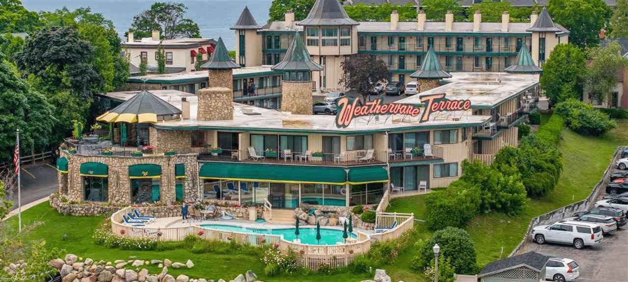 Image 1: Weathervane Terrace Inn & Suites