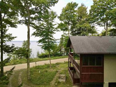 11838 Lakeshore Drive
