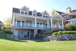 932 Bluffs Court