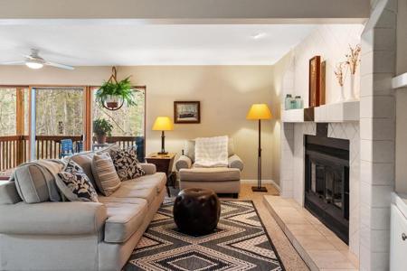 3400 Lakeside Club Unit 21