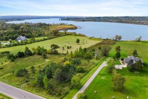 8492 Banwell Rd