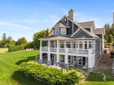852 Bluffs Court