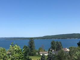 910 Lakeview Drive