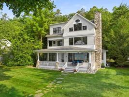 5213 Forest Beach