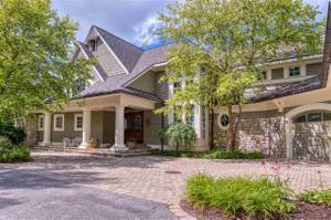 4221 Vista Drive