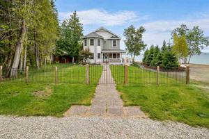 1058 Lakeside Drive