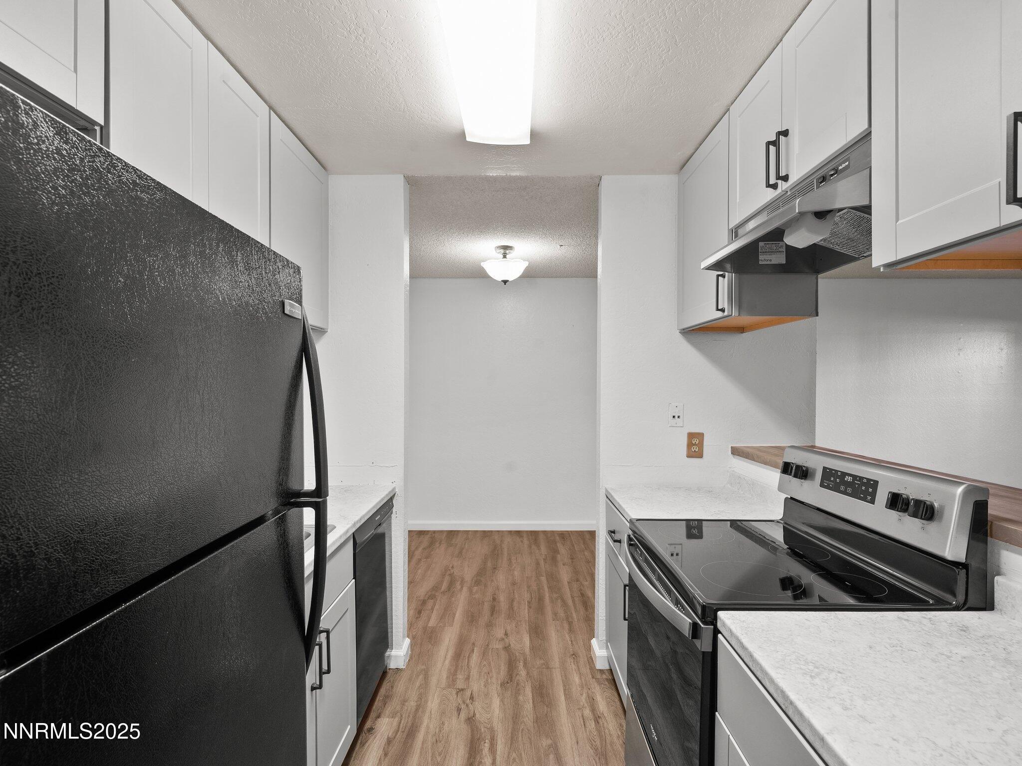 Image 3: 2955 Lakeside Dr-Unit 111-102