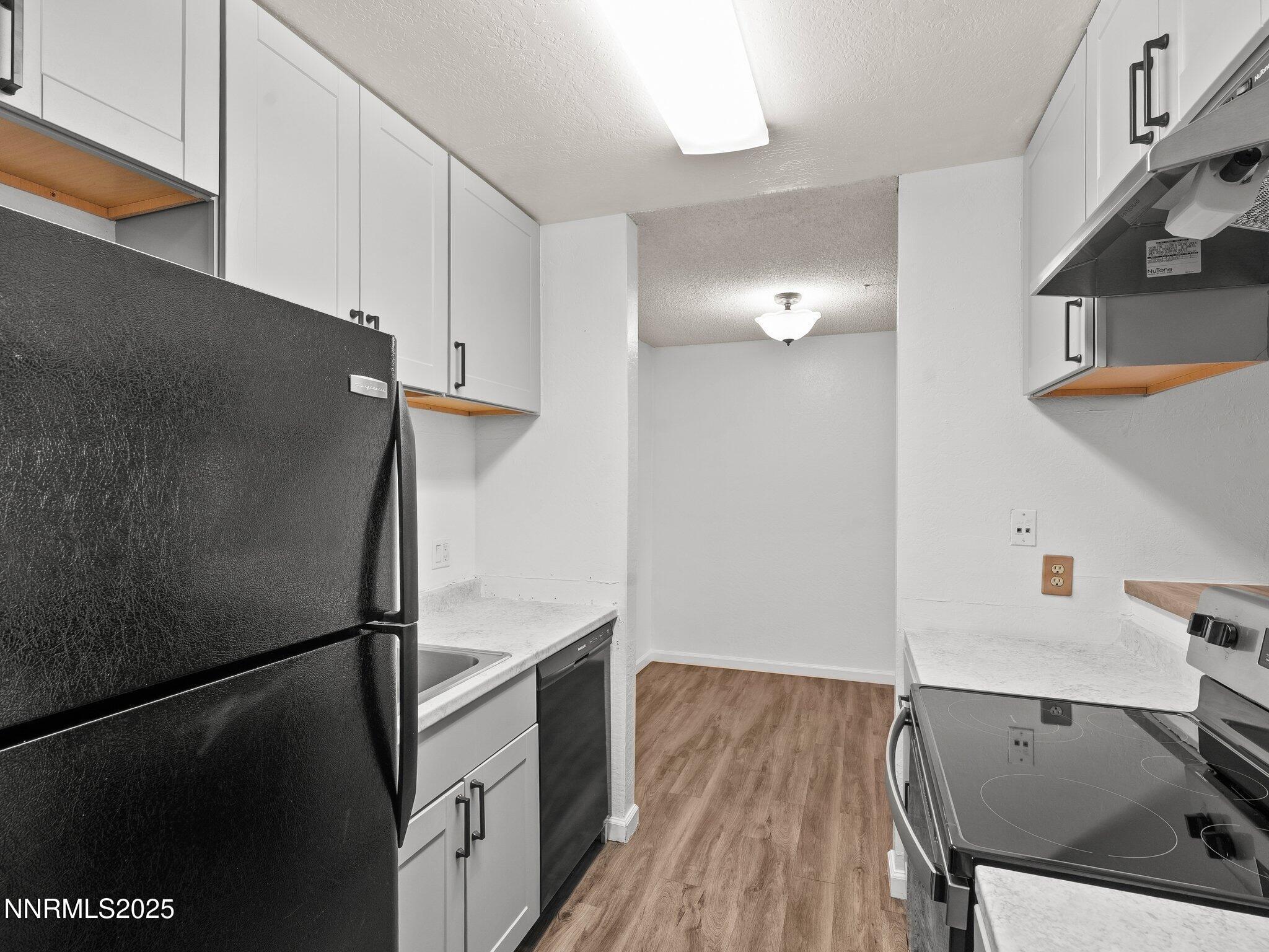 Image 4: 2955 Lakeside Dr-Unit 111-103
