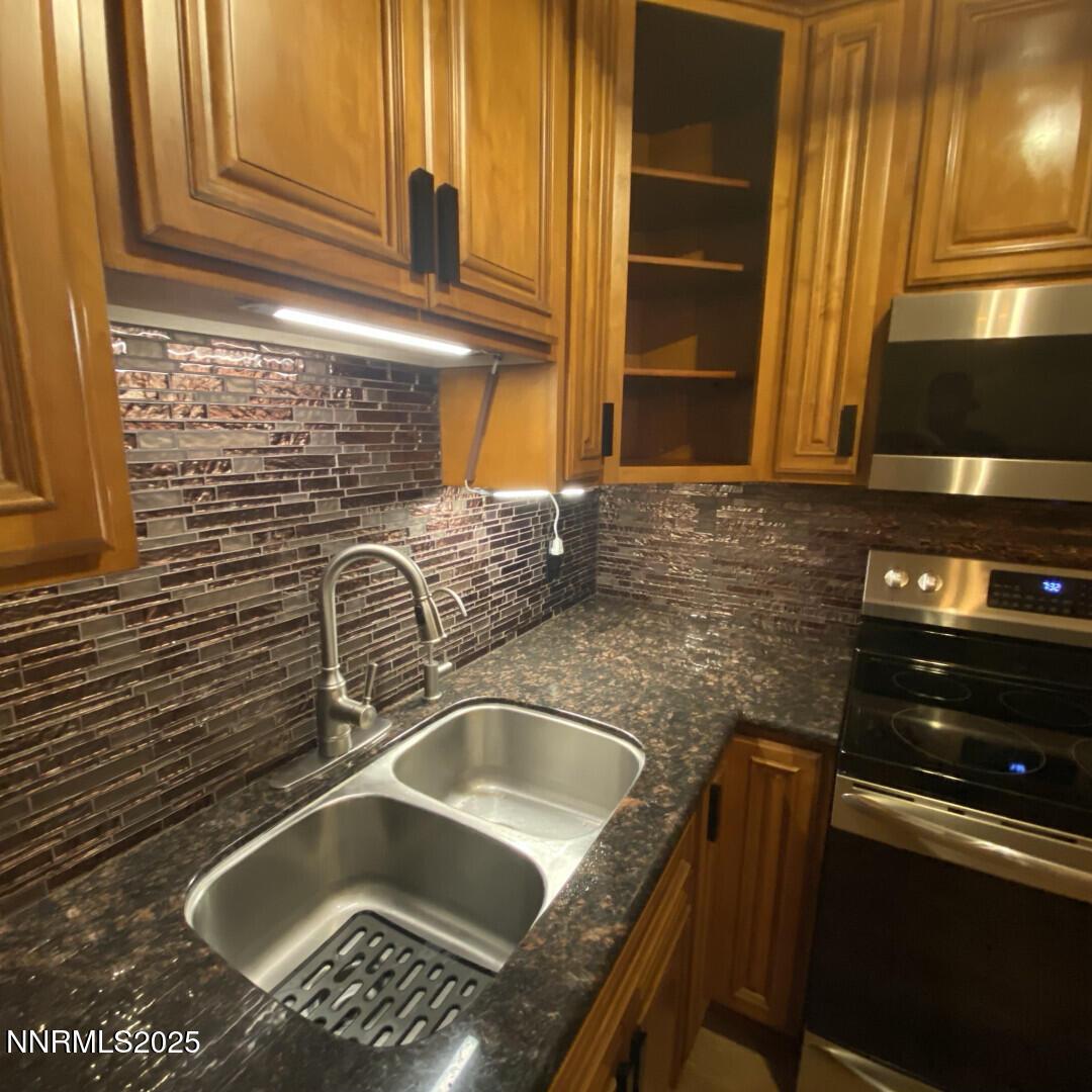 Image 4: 2955LakesideDr_62659_4