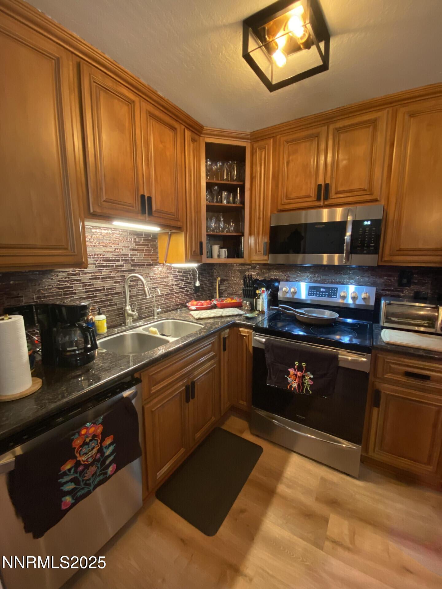 Image 2: 2955LakesideDr_62659_1