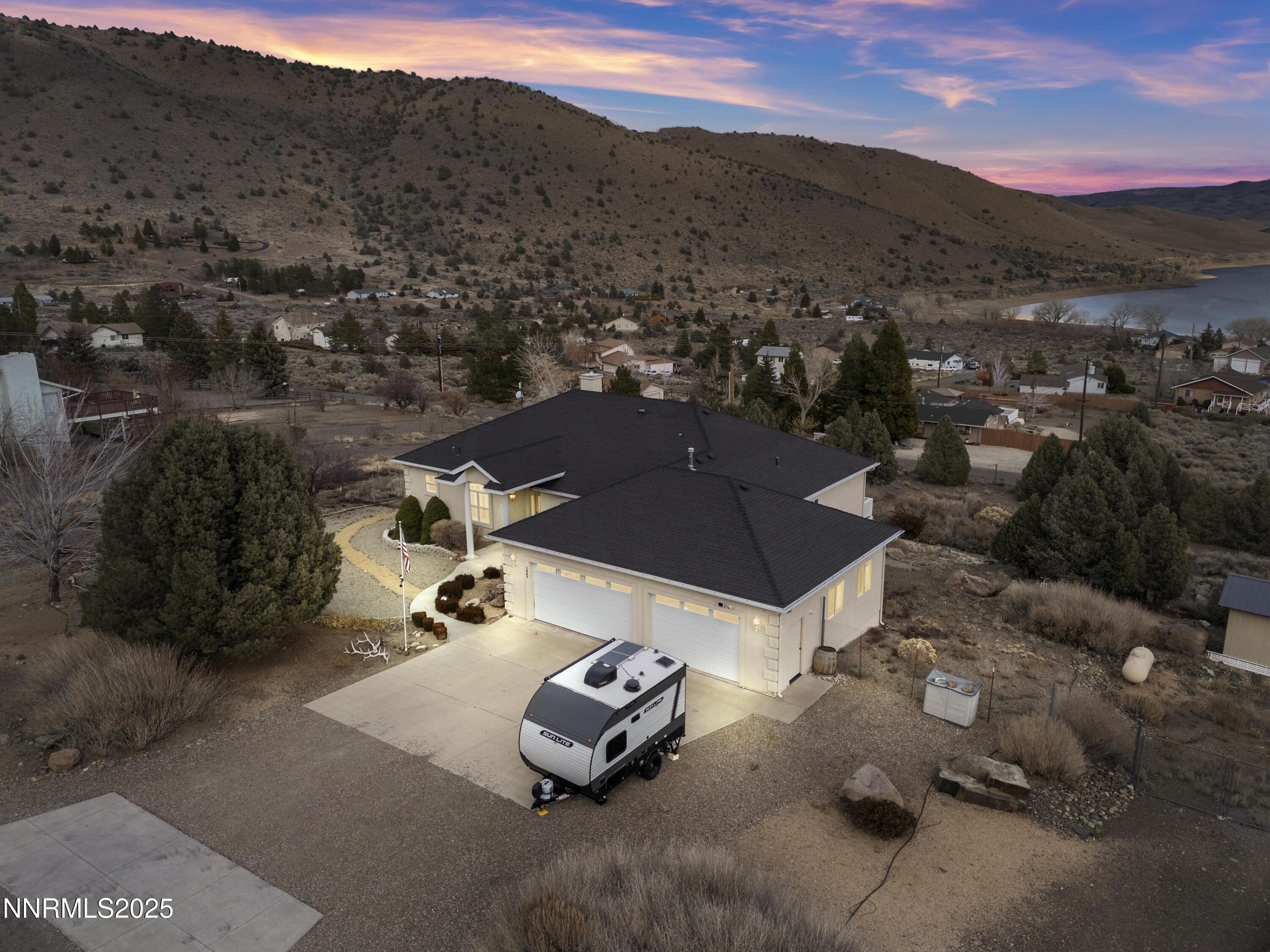 Image 2: 1957 Eureka St 01