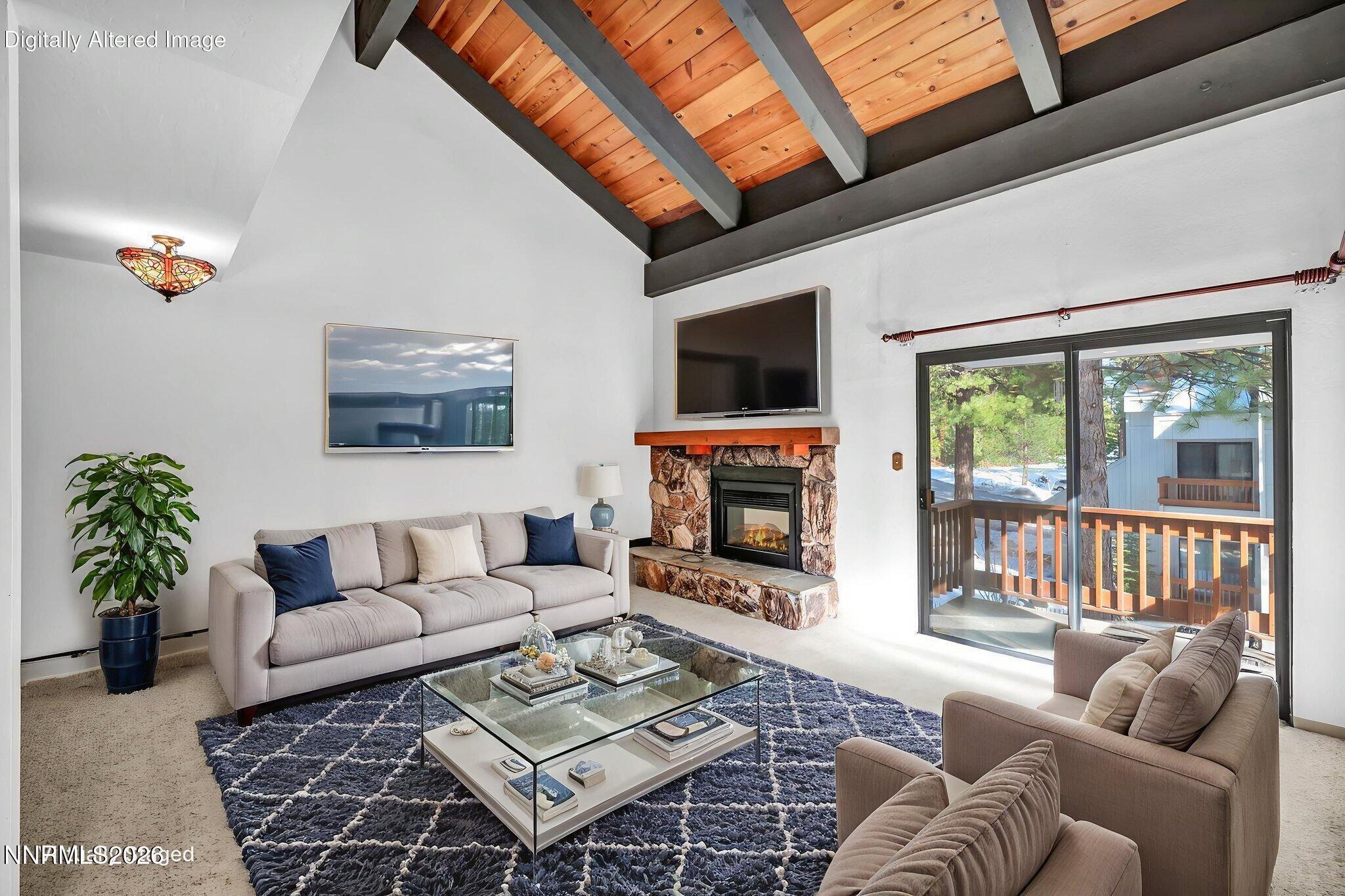 Image 4: Living Room