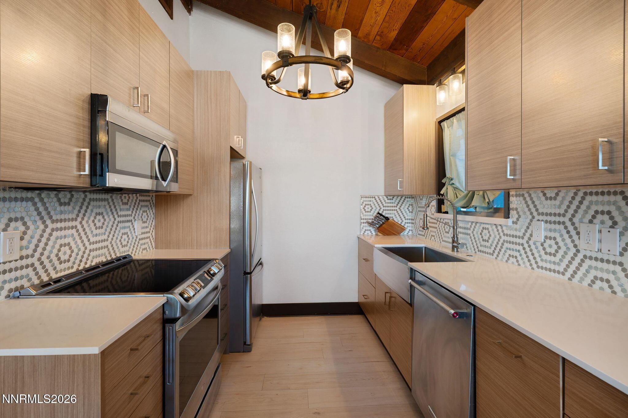 Image 4: 4-web-or-mls-A7402572