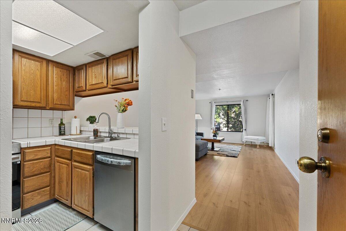 Image 3: 07-3095 Lakeside Dr Unit 103 Reno NV 895