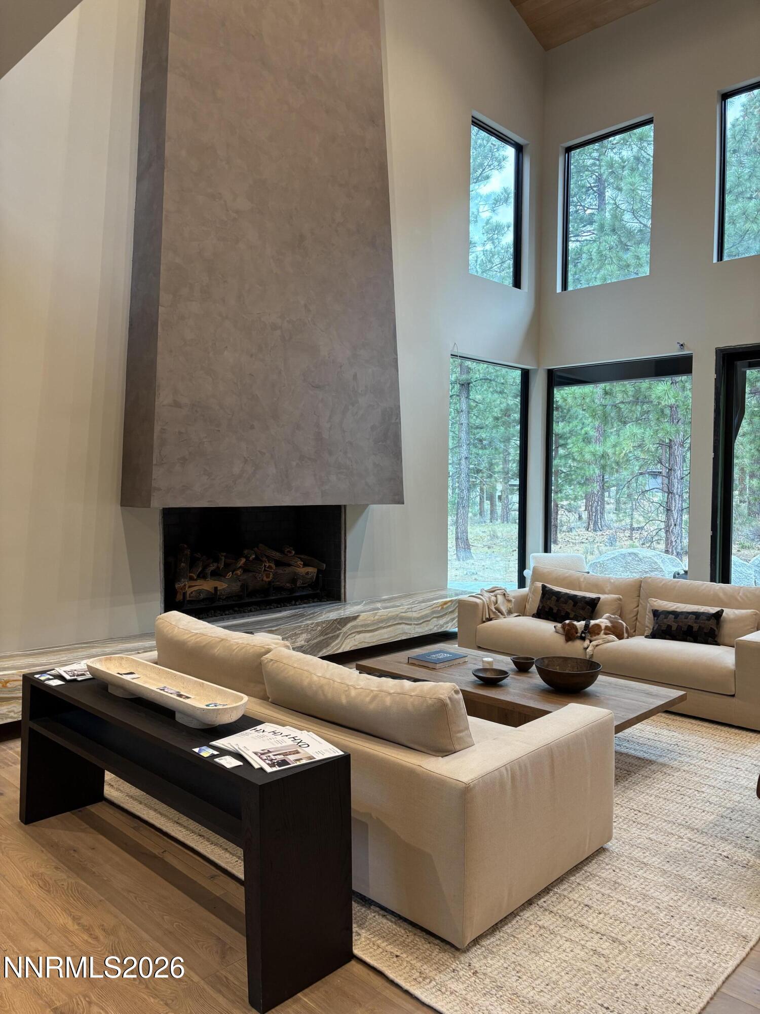 Image 4: INT_Great_Room