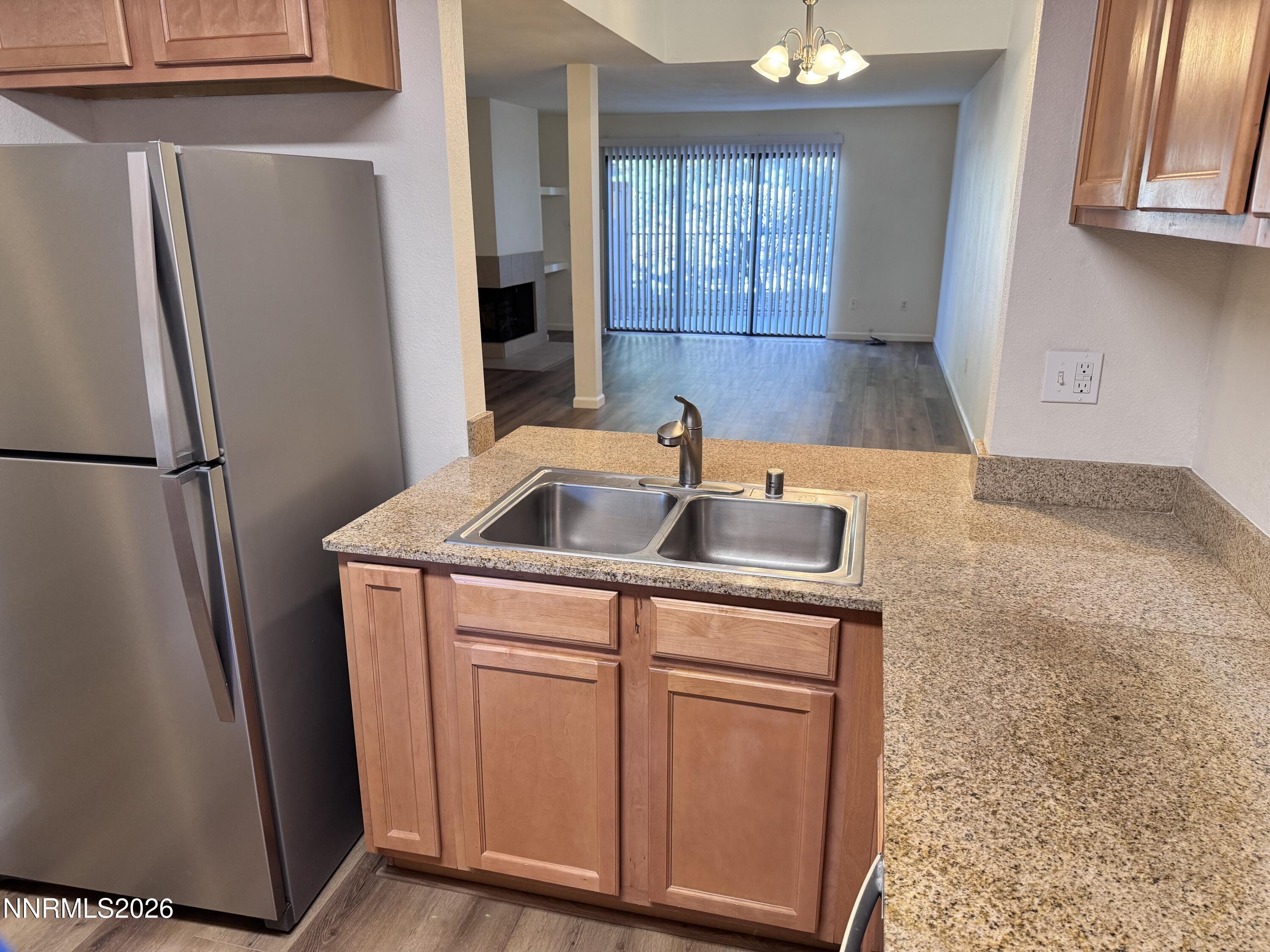 Image 4: Kitchedn pass thru living room