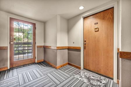 3095 Lakeside Drive