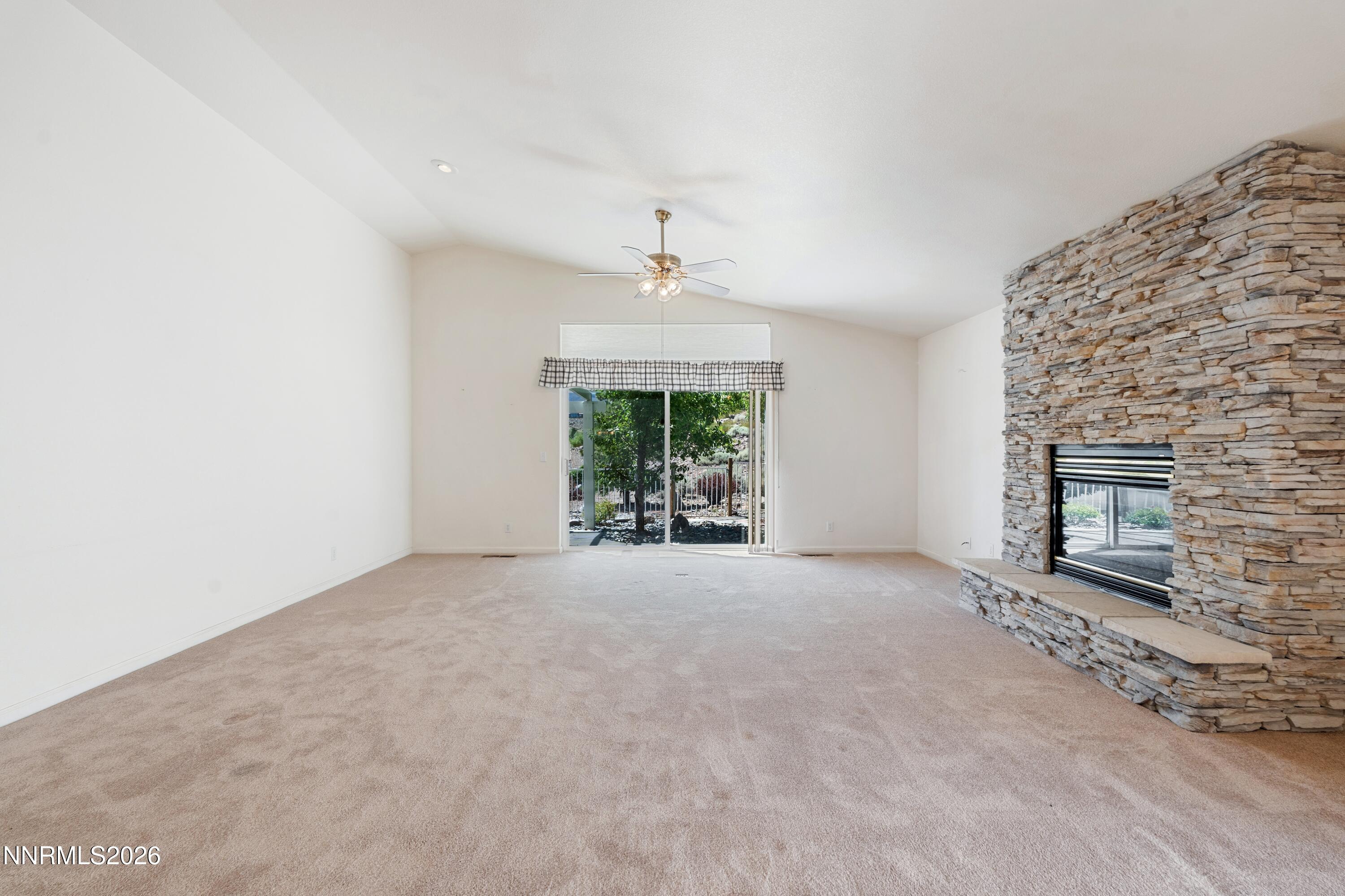Image 3: Living Room