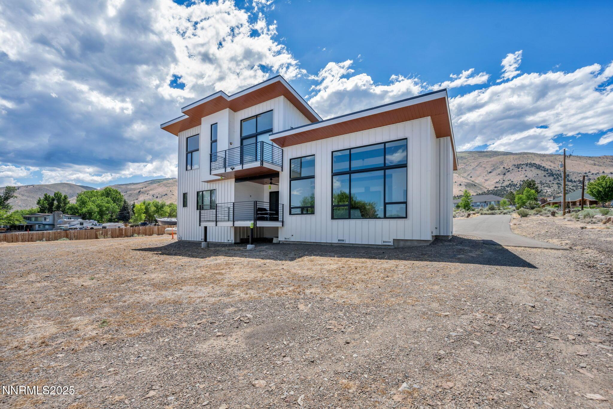 Image 3: 26-web-or-mls-1971-comstock-dr