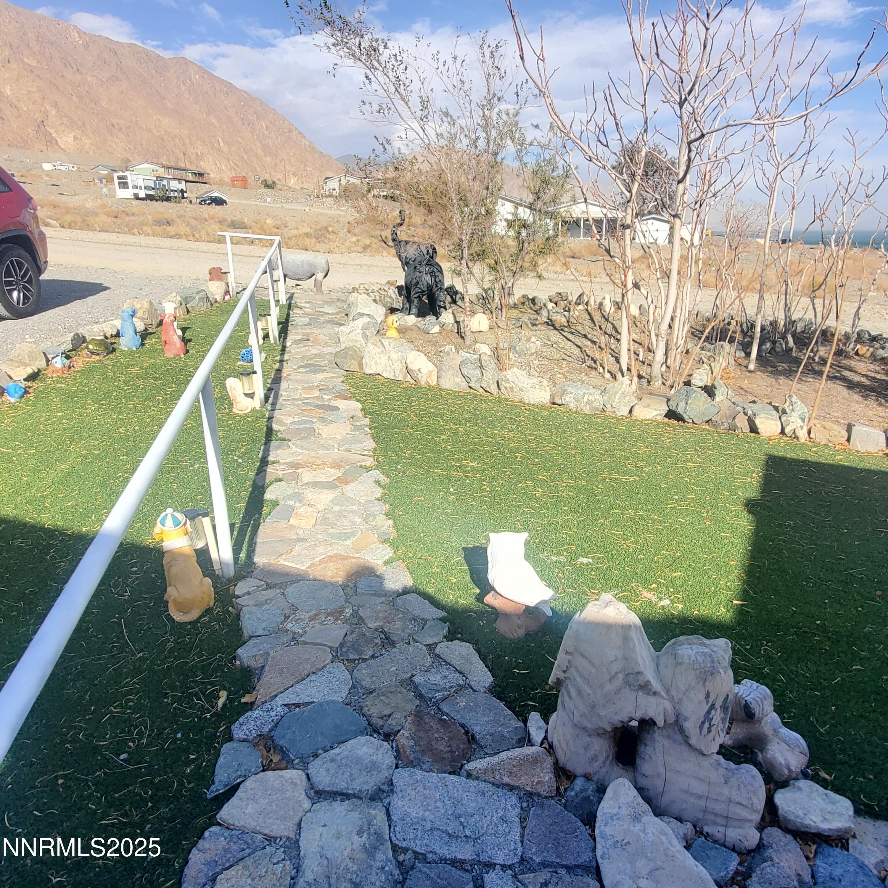 Image 4: Lucille front walkway