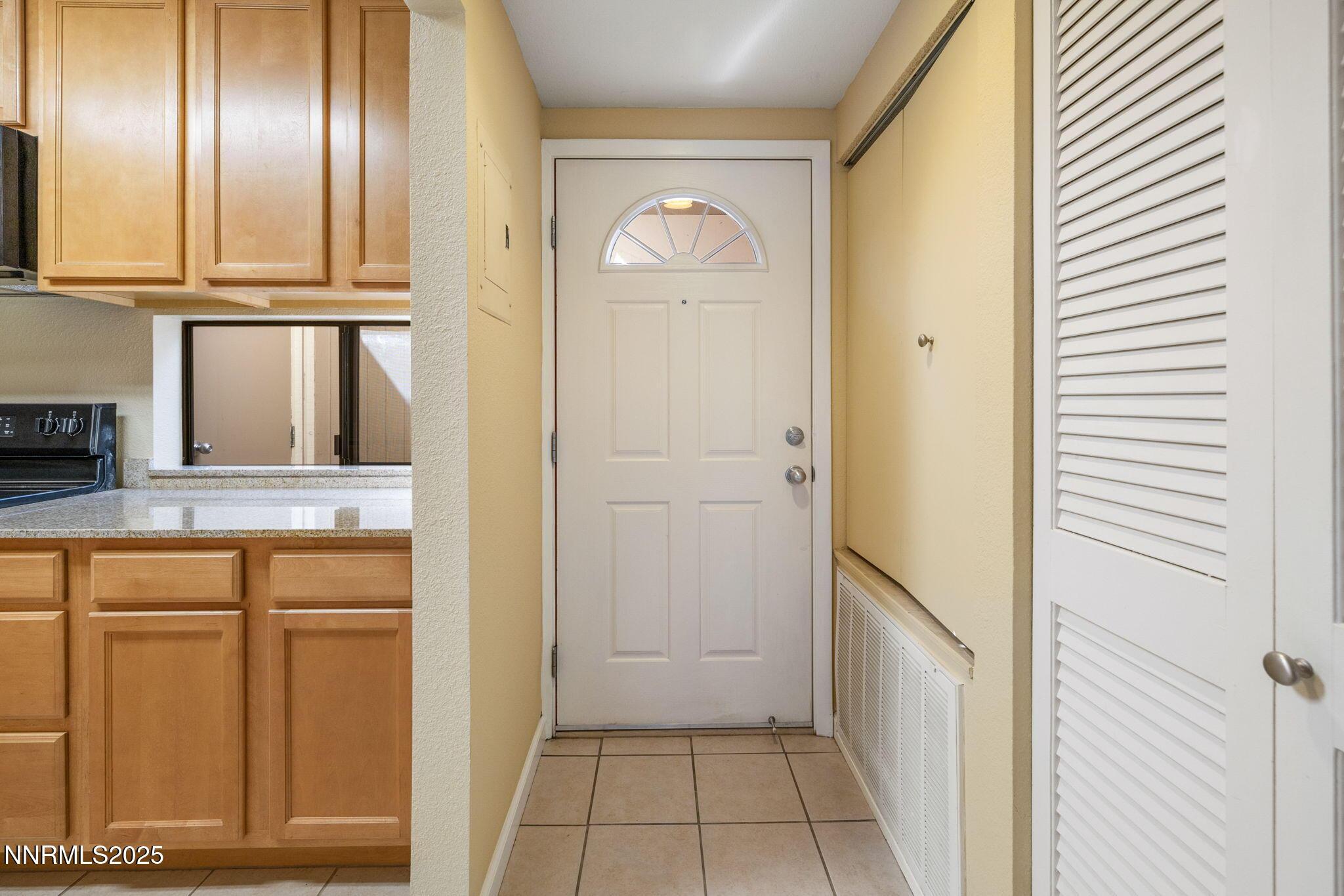 Image 4: 4-web-or-mls-2704 Eastshore Pl-5