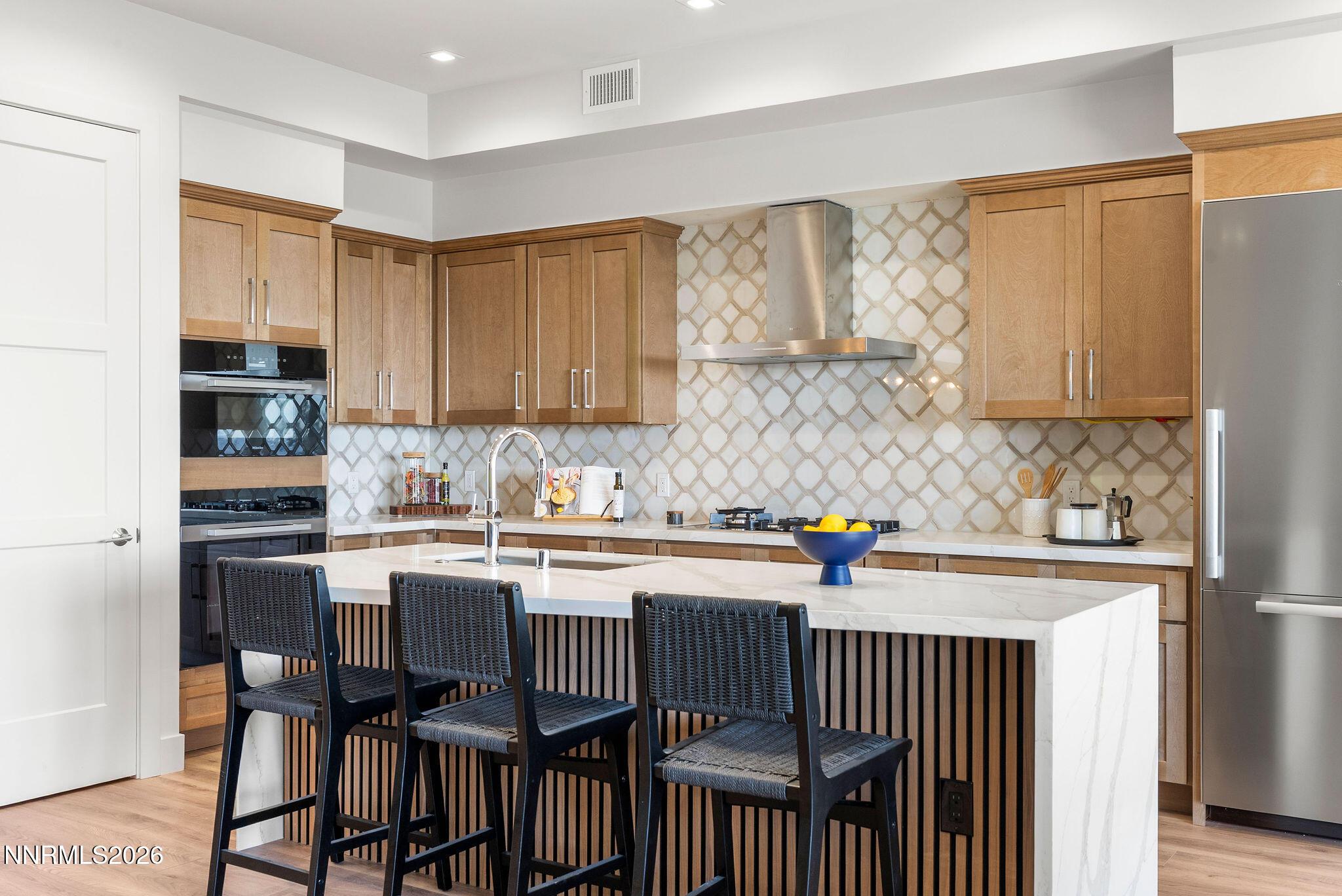 Image 4: Kitchen