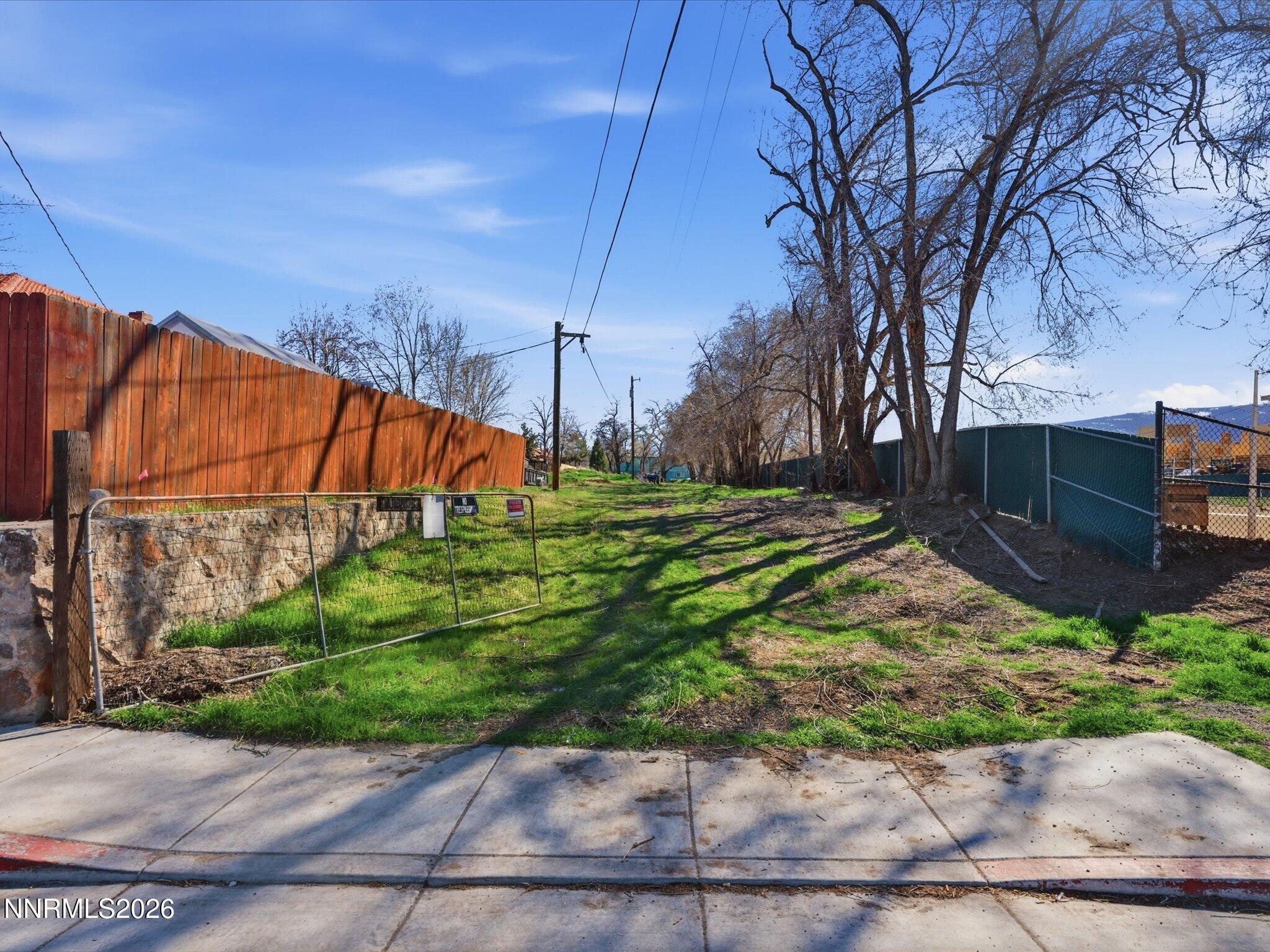 Image 3: 03-0 Lakeside Dr-100