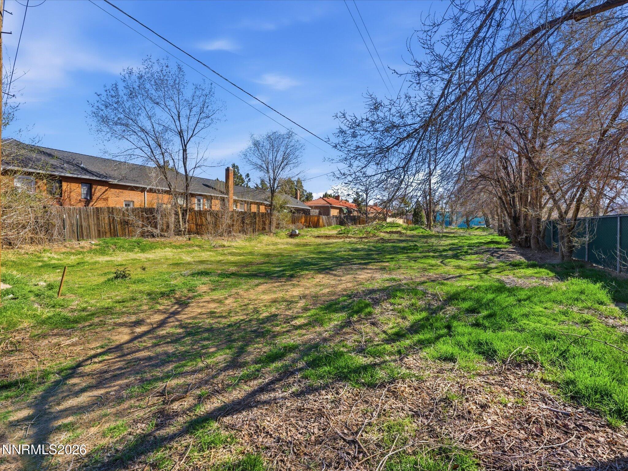 Image 4: 04-0 Lakeside Dr-101