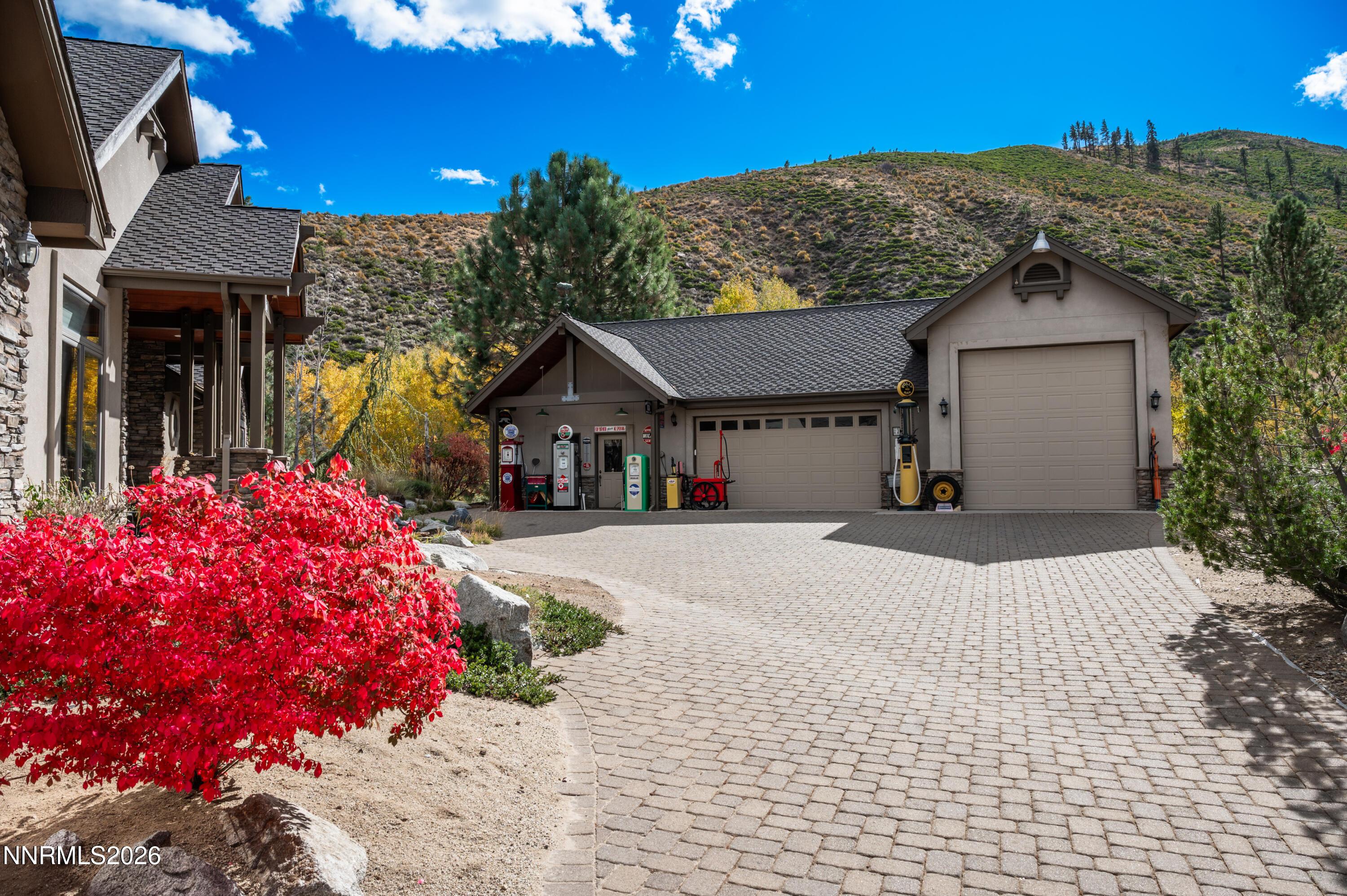 Image 3: Second garage