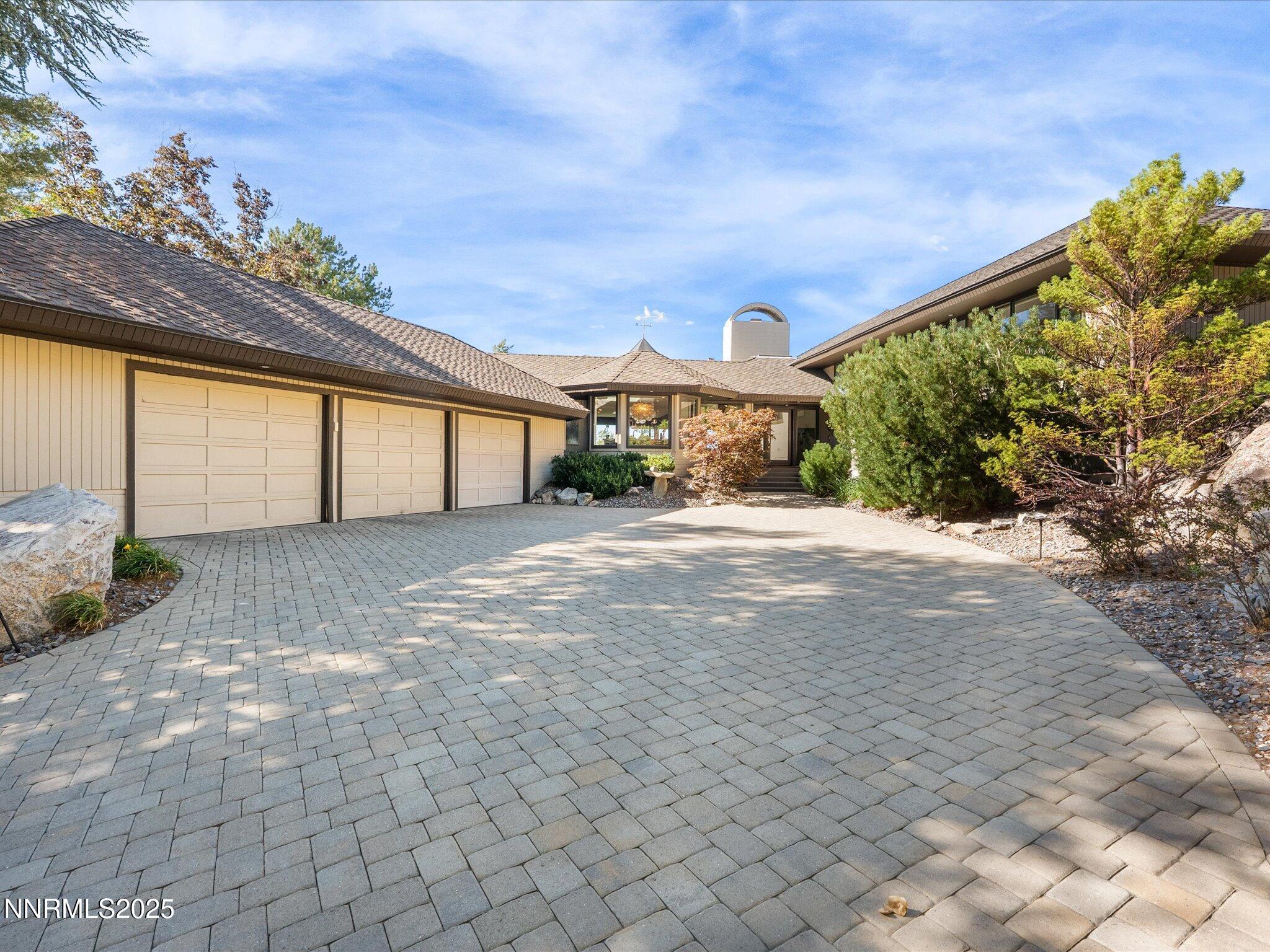 Image 3: 01-2520 Spinnaker Dr-103