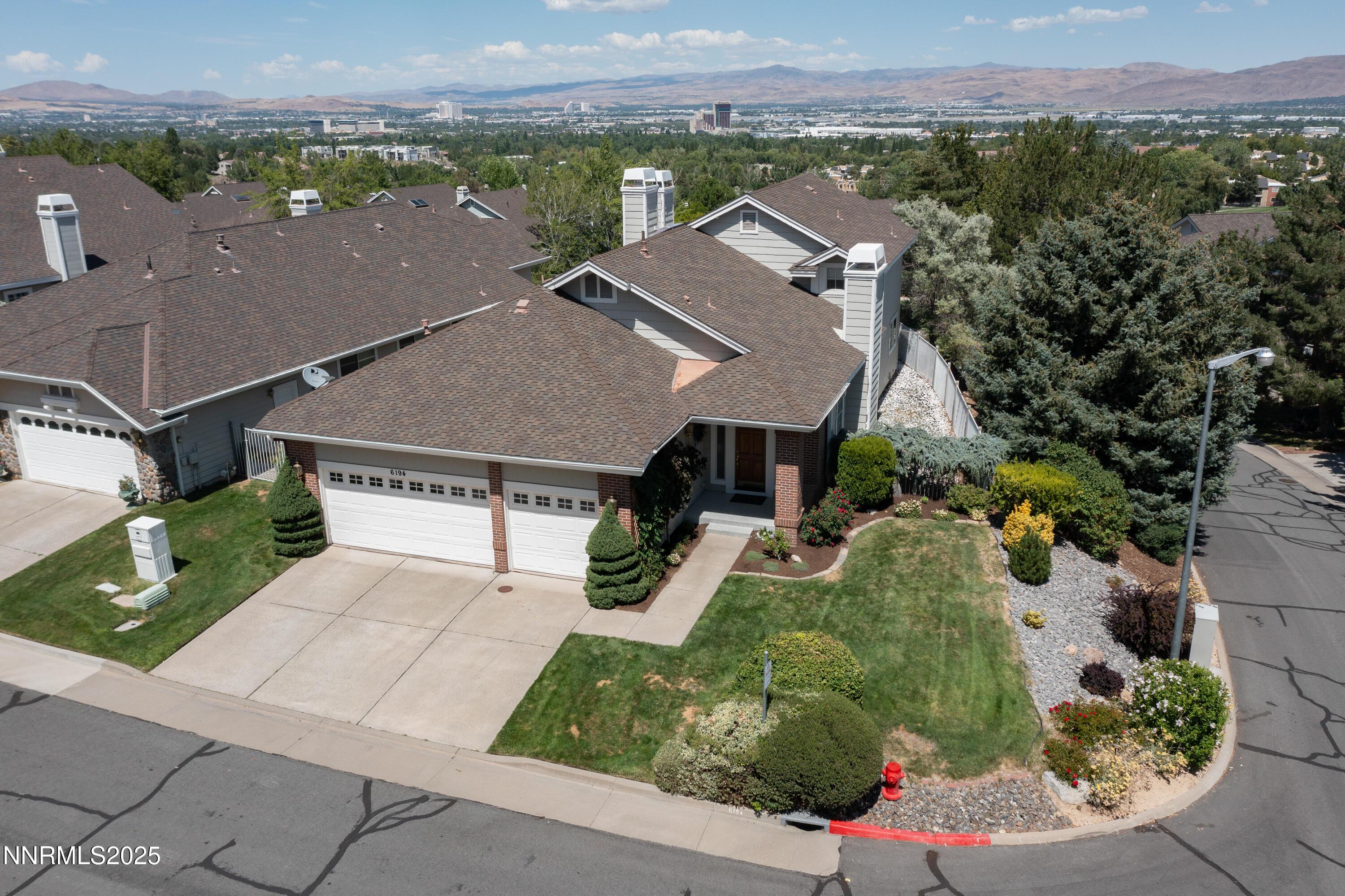 Image 2: Laurelwood6194-002 (1)