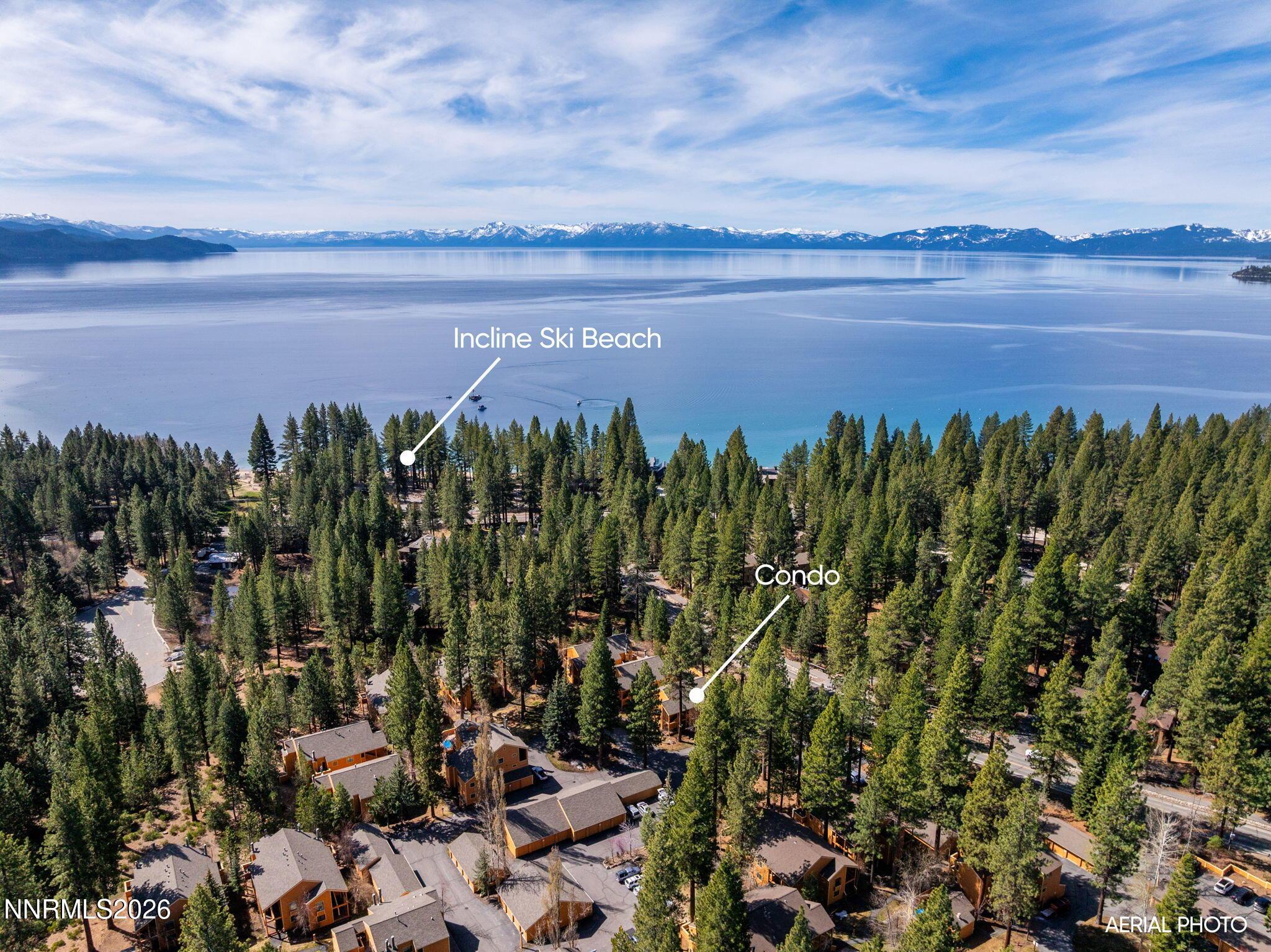 Image 2: 30-web-or-mls-120 Village unit 121-33 ar