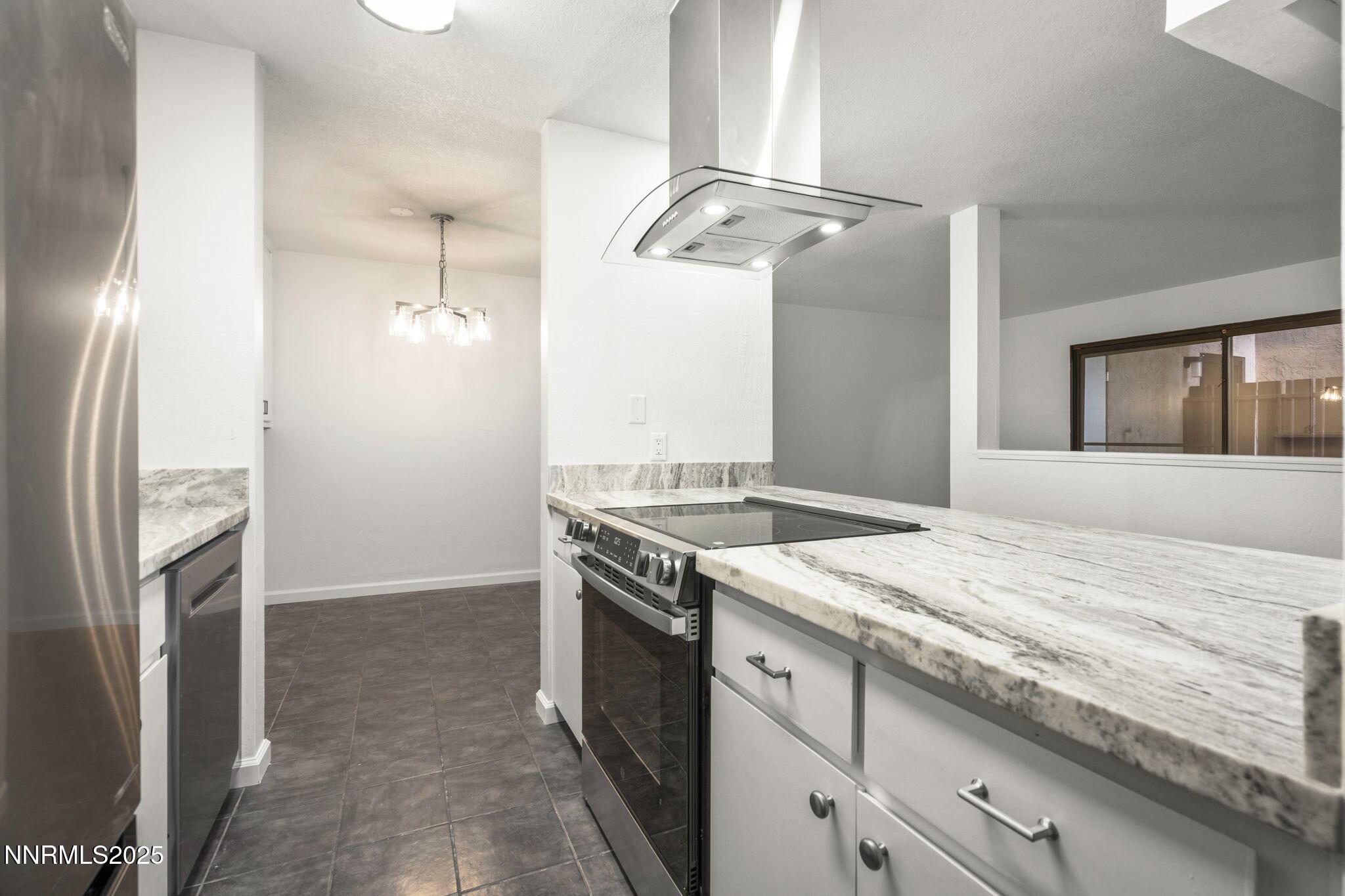 Image 2: 3-web-or-mls-_DSC8485