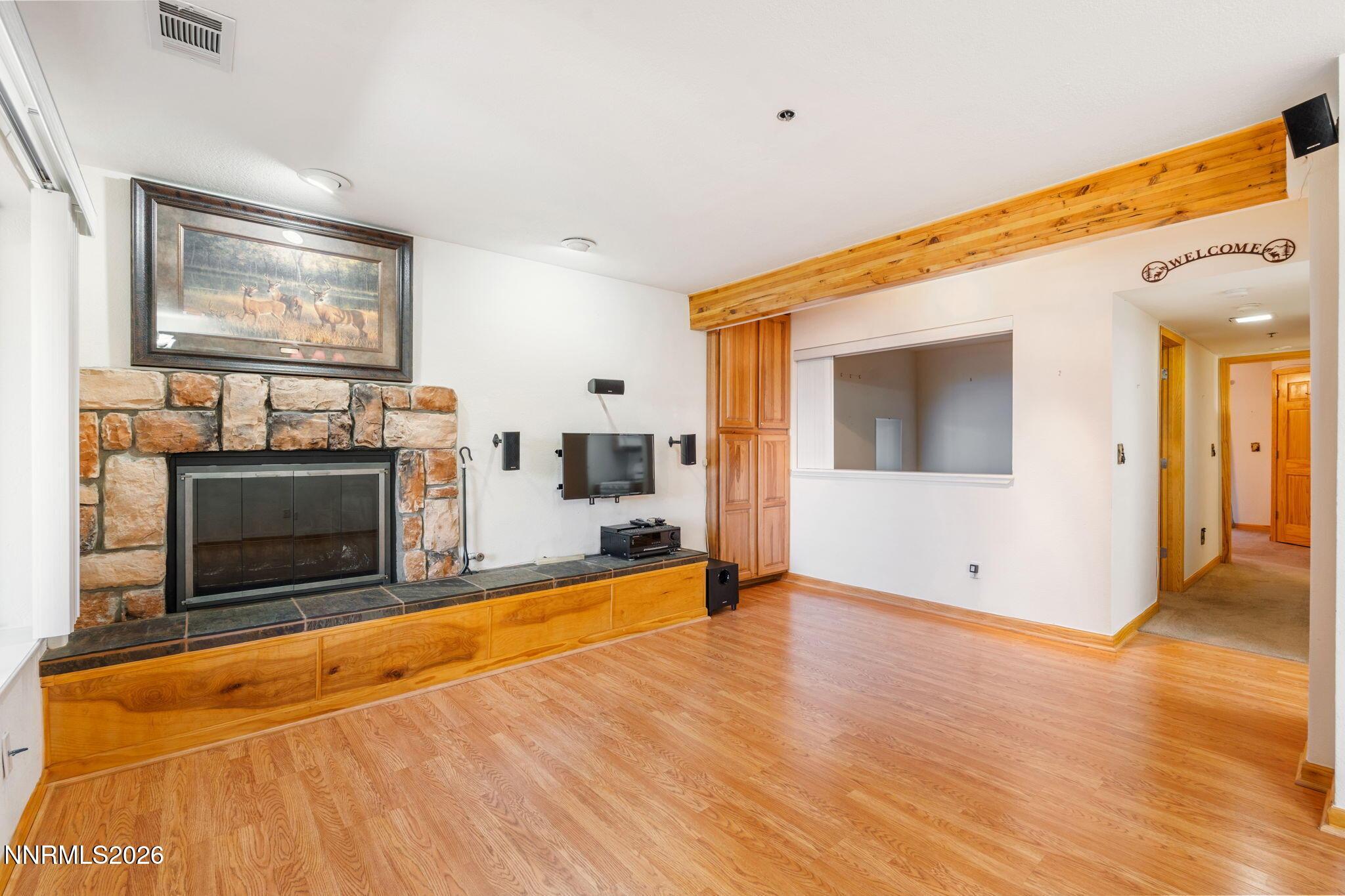 Image 3: Living room 2