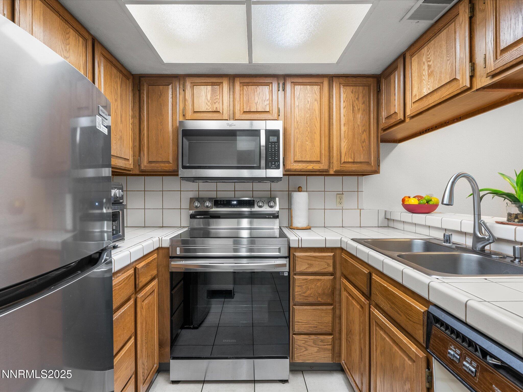 Image 3: 15-3095 Lakeside Dr-Unit 103-114