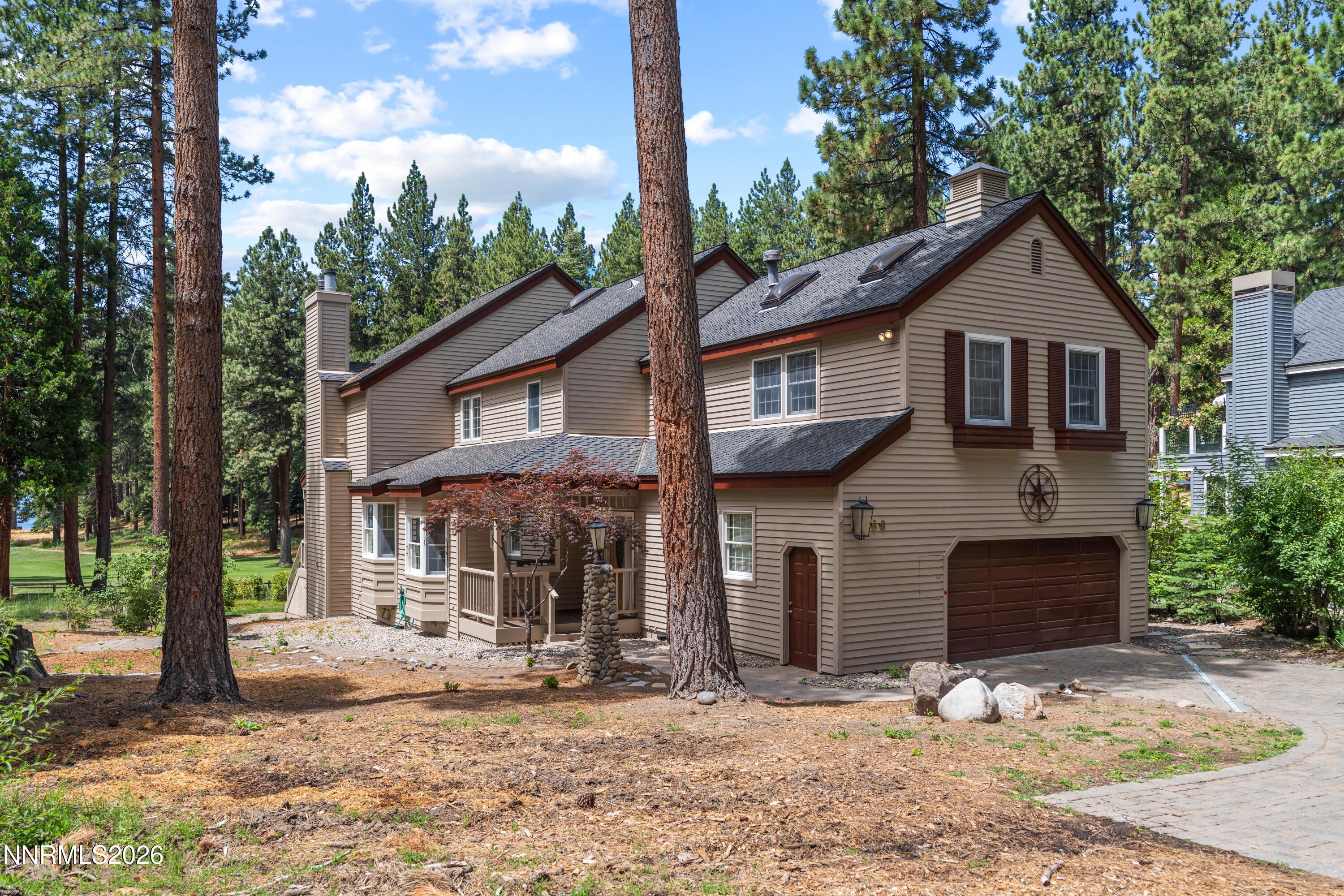 Image 2: 160 Yerington Cir - 003