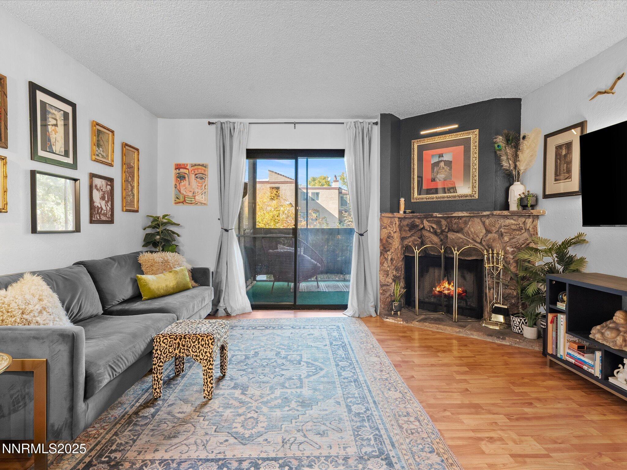 Image 4: 09-2955 Lakeside Dr-105