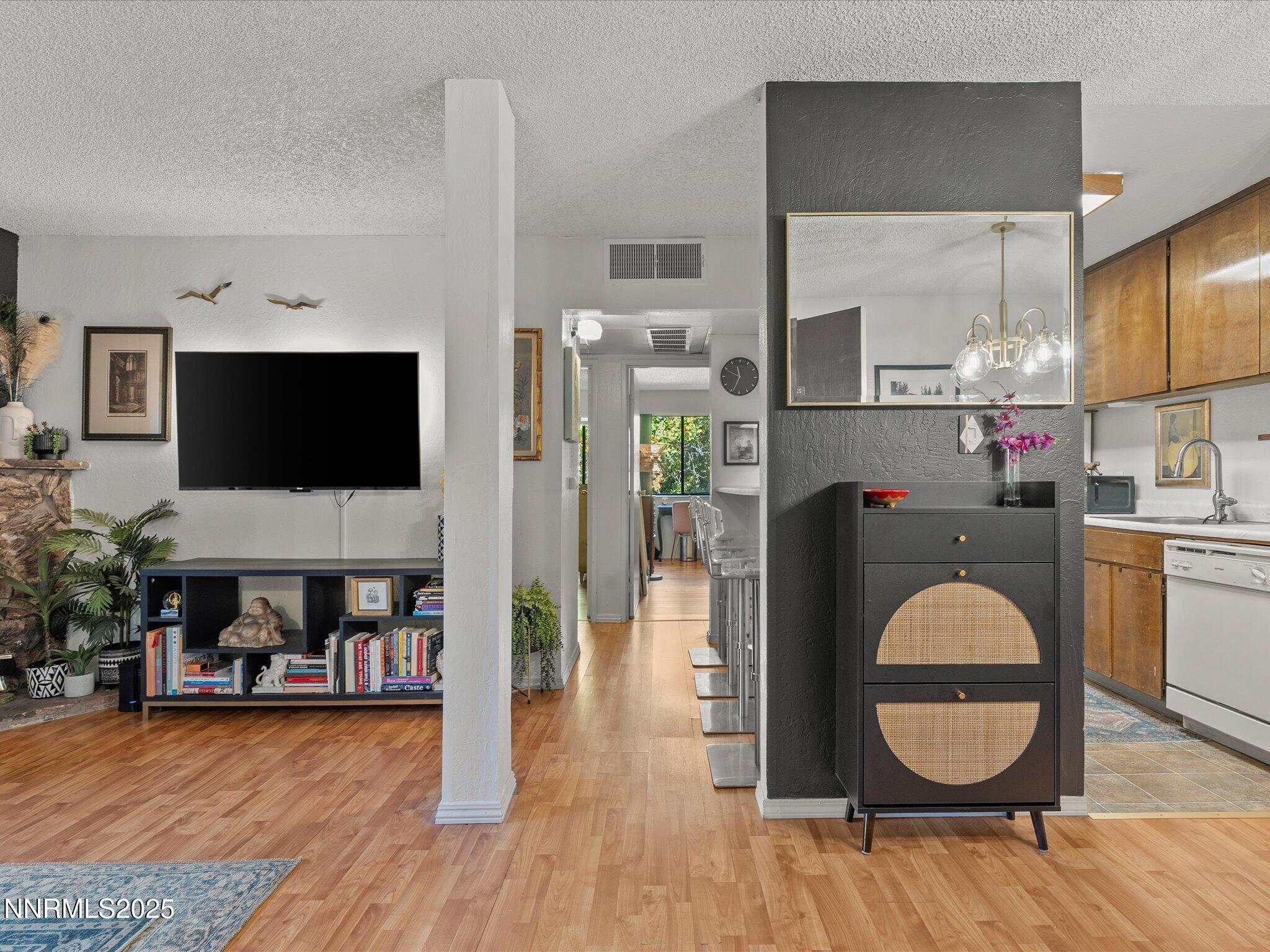 Image 4: 06-2955 Lakeside Dr-102