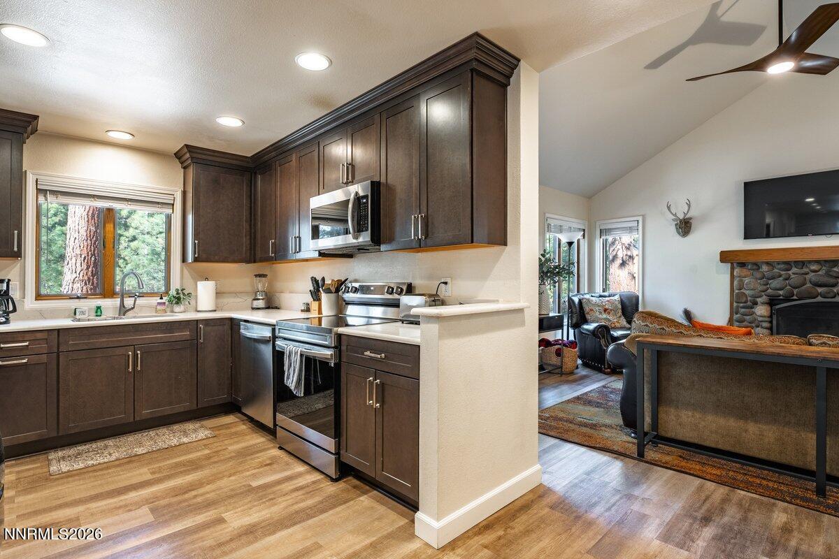 Image 4: Remodeled kitchen 2