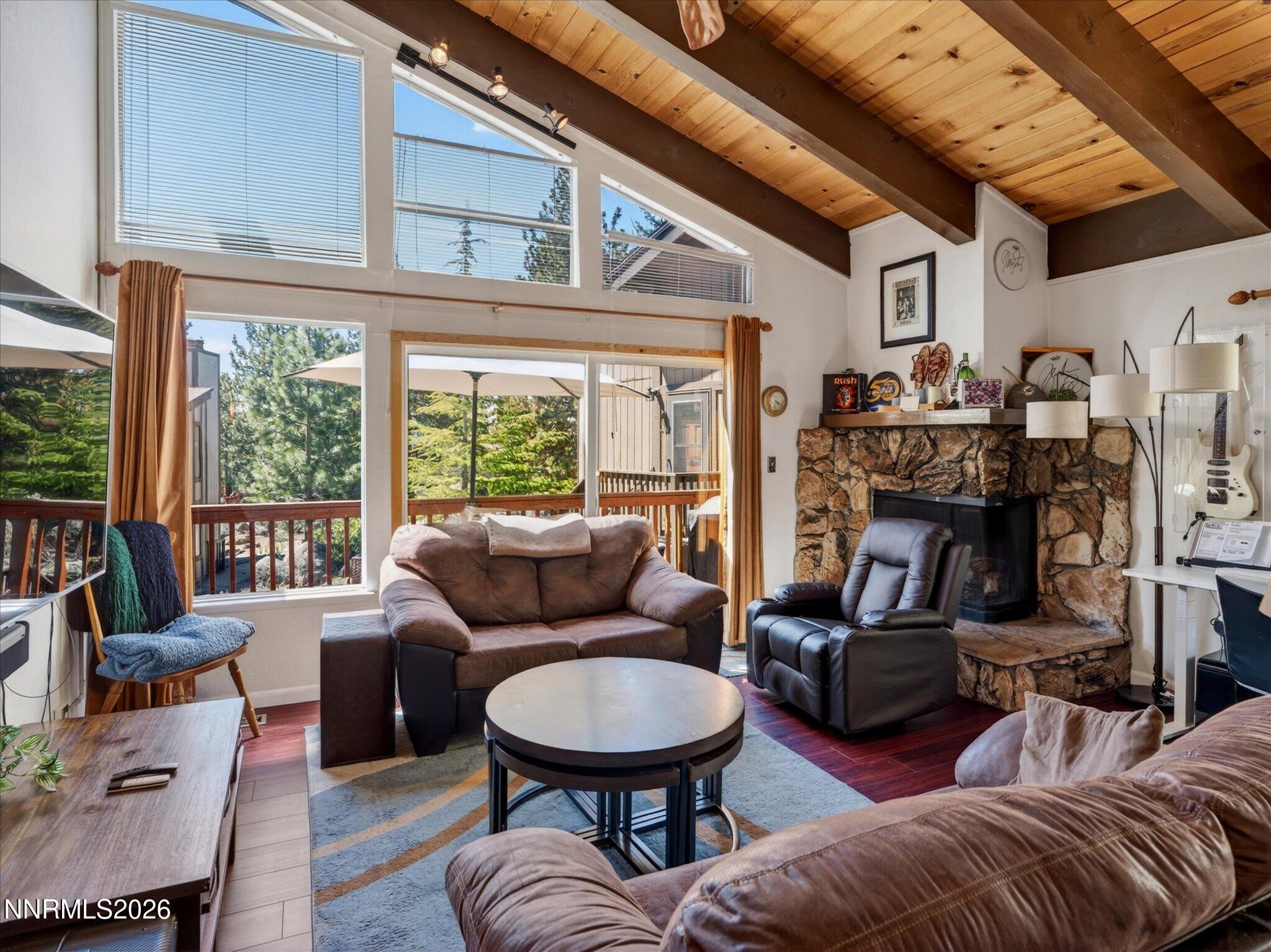Image 2: 04-Living room