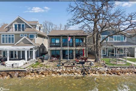 1403 S Lakeview Drive