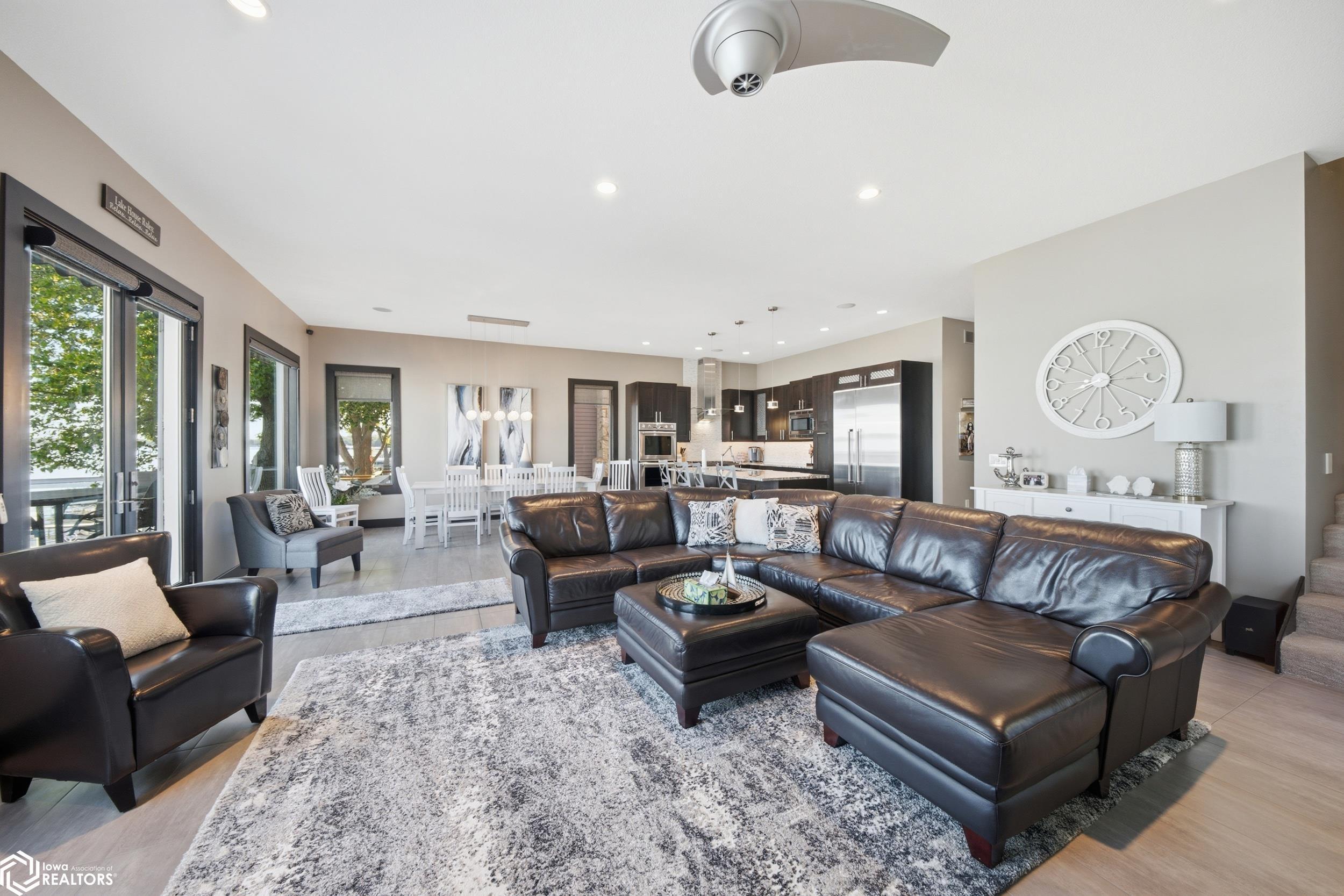 Image 4: Living Room Image 4: Living Room