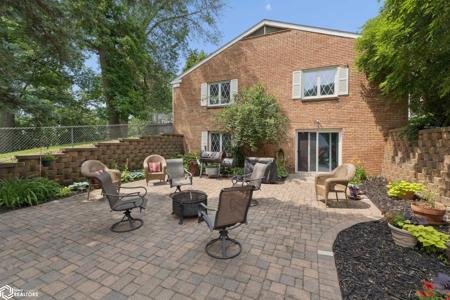15 Timberlane Dr