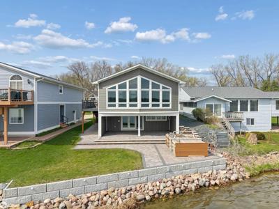 302 E Lake Street