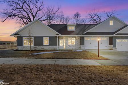 310 27th PL S