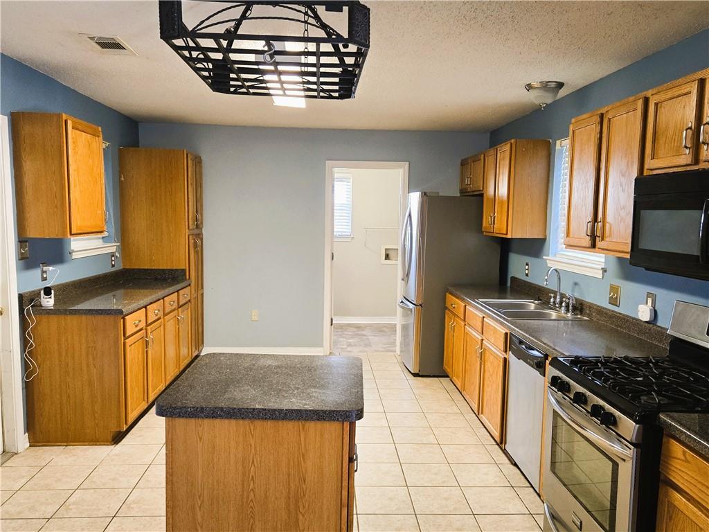 Image 2: Kitchen