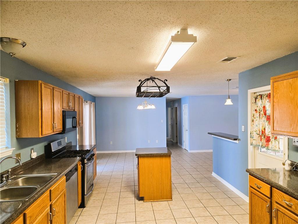 Image 4: Kitchen Breakfast