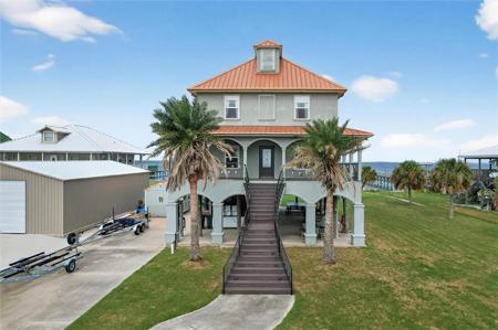 25649 CHEF MENTEUR Highway